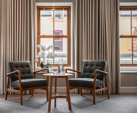 Property building, Seating area