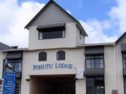 Property building, Lobby or reception