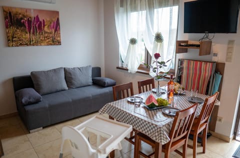 Living room, Seating area, Dining area