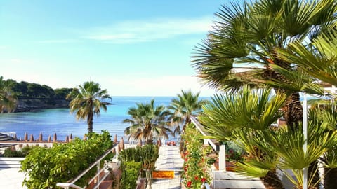 Restaurant/places to eat, Natural landscape, Children play ground, Nightclub / DJ, Table tennis, Beach, Tennis court, Kids's club, Evening entertainment