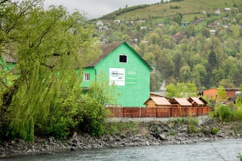 Restaurant/places to eat, Facade/entrance, BBQ facilities, On site