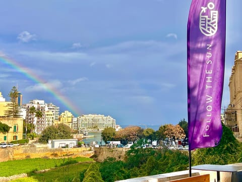 Property building, Restaurant/places to eat, Breakfast