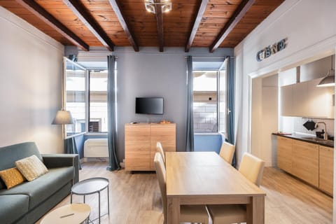 Communal lounge/ TV room, TV and multimedia, Kitchen or kitchenette, Living room, Seating area, Evening entertainment