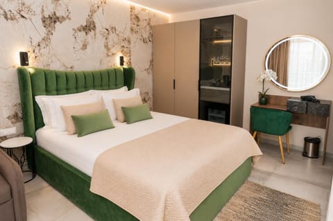Bed, Seating area, Bedroom, wardrobe