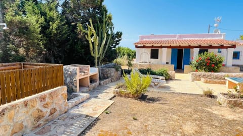 Property building, Day, Garden, Garden view