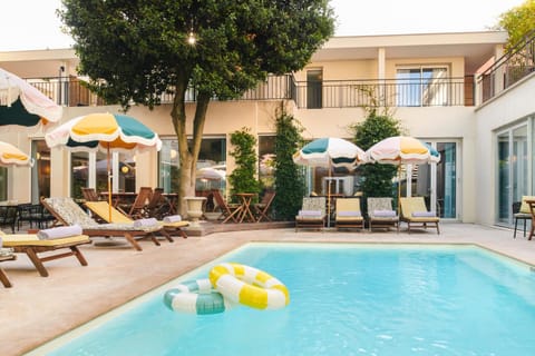 Swimming pool
