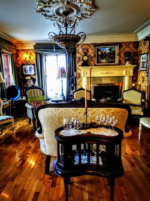 Living room, Seating area