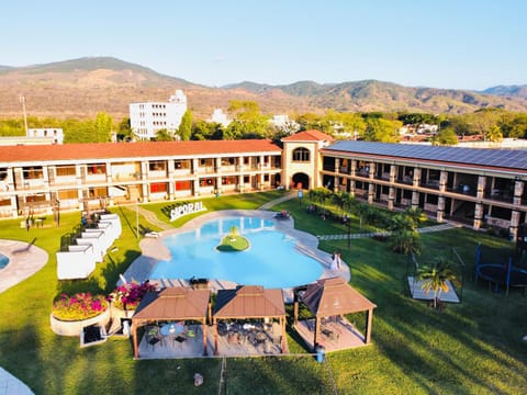 Property building, Spring, Day, Natural landscape, Garden, Garden view, Pool view, Swimming pool, sunbed