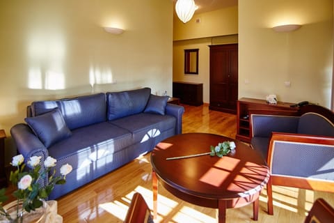 Living room, Photo of the whole room, Dining area