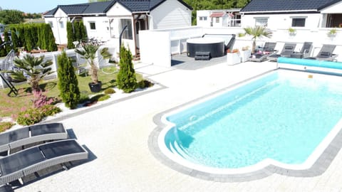 Day, Pool view, Swimming pool, Swimming pool, sunbed