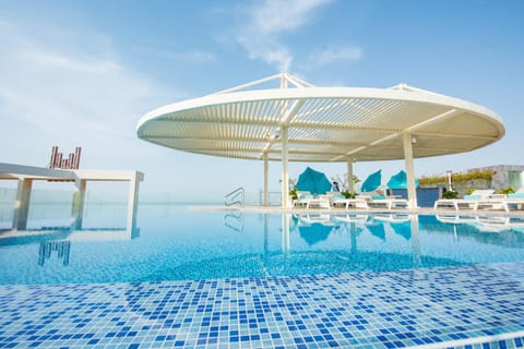 Day, Pool view, Swimming pool, sunbed