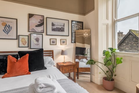 1869 - Room Only Boutique Townhouse Bed and Breakfast in Lake Road