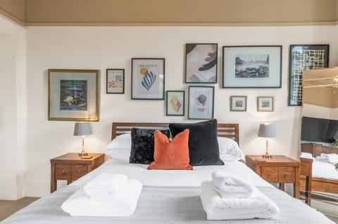 1869 - Room Only Boutique Townhouse Bed and Breakfast in Lake Road