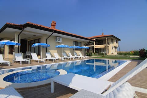 Garden, Swimming pool