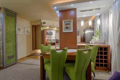 Day, Photo of the whole room