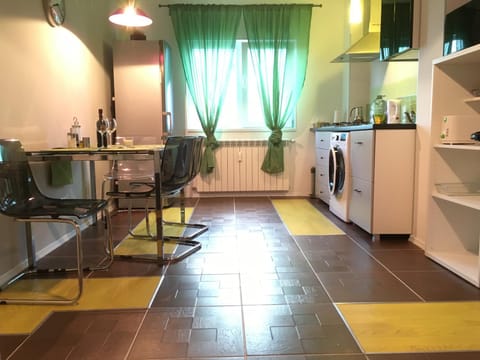 Kitchen or kitchenette, Street view