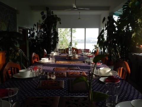Property building, Restaurant/places to eat, Breakfast