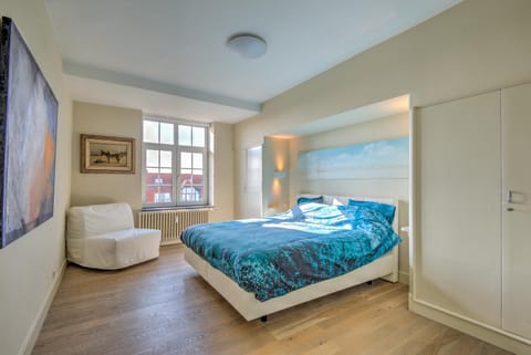 Bed, Decorative detail, Bedroom, On site, Landmark view