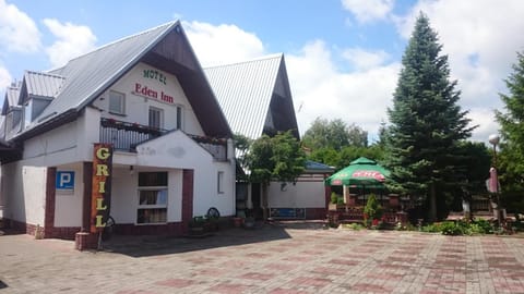 Facade/entrance, Area and facilities