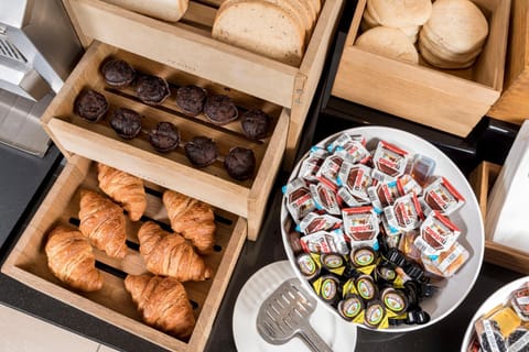 Breakfast, Continental breakfast, Buffet breakfast, English/Irish breakfast