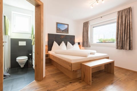 Staff, Bathroom, Photo of the whole room, Bedroom, Mountain view