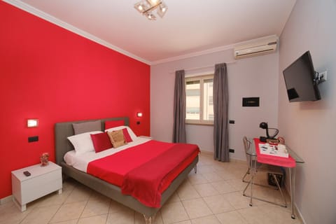 Bed, TV and multimedia, Photo of the whole room, Bedroom, air conditioner