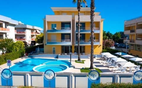 Property building, Day, Pool view, Swimming pool