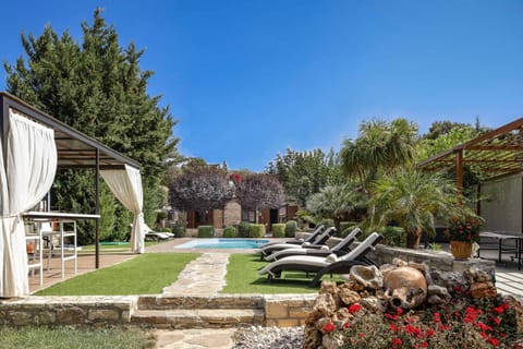 Spring, Day, Natural landscape, Garden, Seating area, Garden view, sunbed