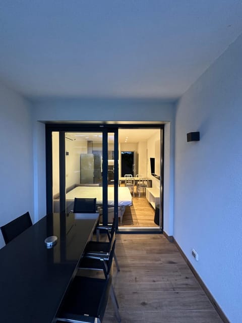 TV and multimedia, Living room, Photo of the whole room, Seating area, Dining area