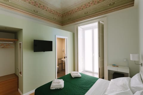 Bed, Bathroom, Photo of the whole room, Decorative detail, Bedroom