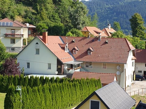 Property building, Nearby landmark, Neighbourhood, Bird's eye view
