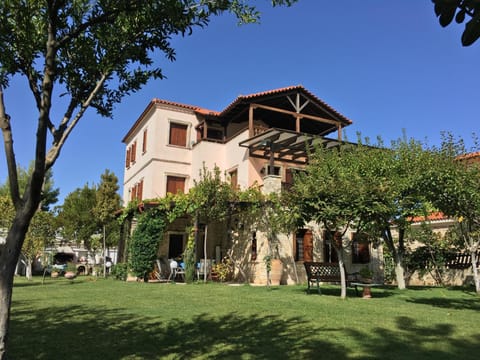 Property building, Garden, Area and facilities