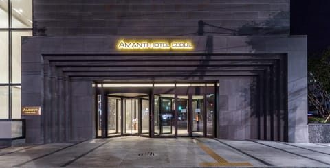 Property building, Facade/entrance, Property logo or sign