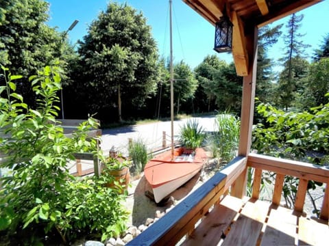 Balcony/Terrace, Street view