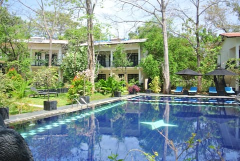 Property building, Swimming pool, Swimming pool