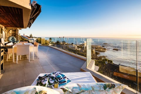 View (from property/room), Balcony/Terrace, Seating area, Dining area, Sea view