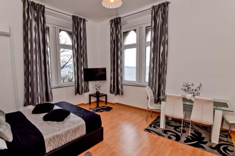 Bed, Dining area, Sea view