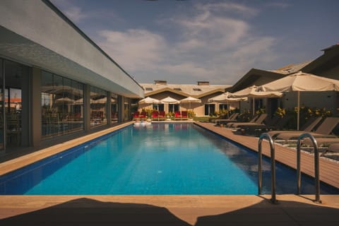 Day, Swimming pool