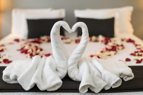 Bed, Photo of the whole room, Bedroom, towels