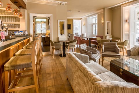 Photo of the whole room, Dining area