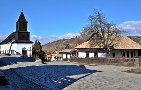 Facade/entrance, Spring, City view