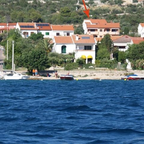 Facade/entrance, Bird's eye view