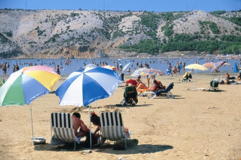 Neighbourhood, Beach