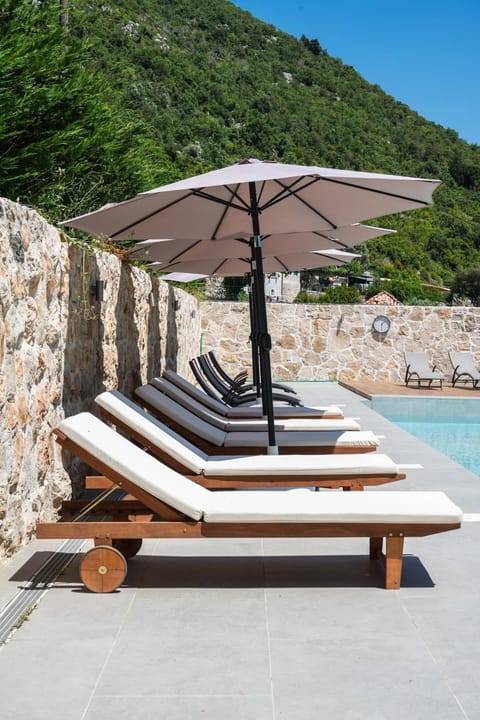 GuestHouse Mrshe Palace Bed and Breakfast in Kotor Municipality