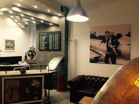 Communal lounge/ TV room, Lobby or reception