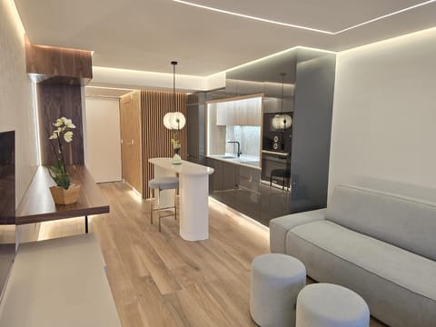 TV and multimedia, Coffee/tea facilities, Kitchen or kitchenette, Living room, Seating area, Meals, dishwasher, microwave, oven, stove, washing machine, dryer, air conditioner
