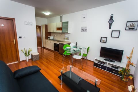 Property building, Kitchen or kitchenette, Living room, Dining area