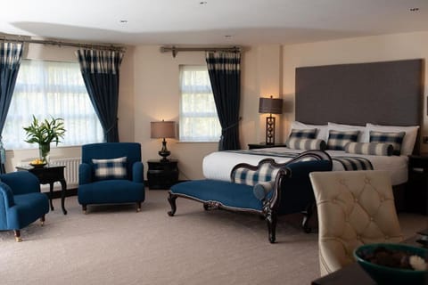 Photo of the whole room, Seating area, Bedroom