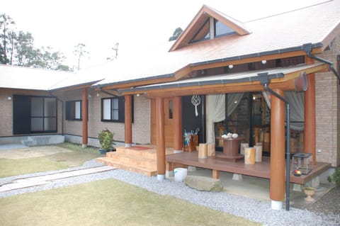 Facade/entrance, Balcony/Terrace