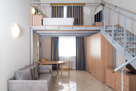 TV and multimedia, Living room, Lounge or bar, Photo of the whole room, Seating area, Dining area, Bedroom, wardrobe